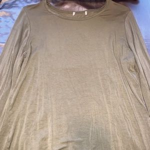 Long, long sleeved shirt